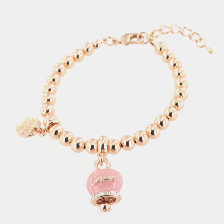 BY SIMON - Bracciale in Metallo maglia a sfere, con campanella scritta capri pendente impreziosita da cristalli e smalto rosa