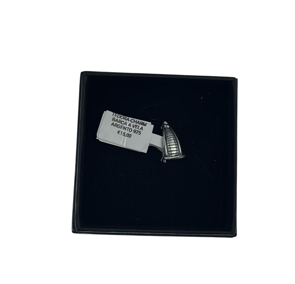 TEDORA-CHARM BARCA A VELA