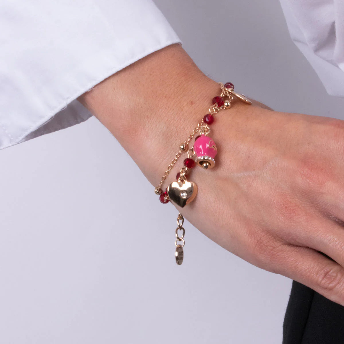 Bracciale in Metallo multifilo con campanella fucsia e pietre rosse