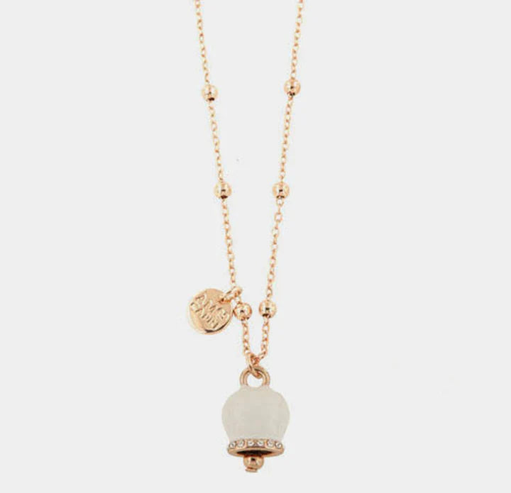 BY SIMON - Collana in Metallo con campanella portafortuna pendente, impreziosita da smalto bianco e cristalli